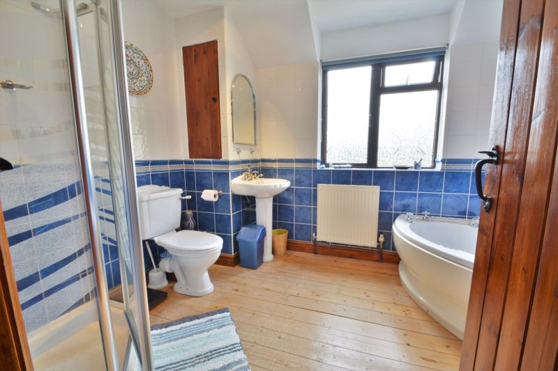 Ensuite- click for photo gallery